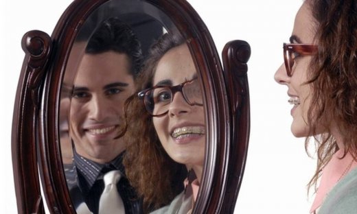 Μαρία η άσχημη: Η Τζίνα υποδέχεται έκπληκτη στο γραφείο της τον Φίλιππο