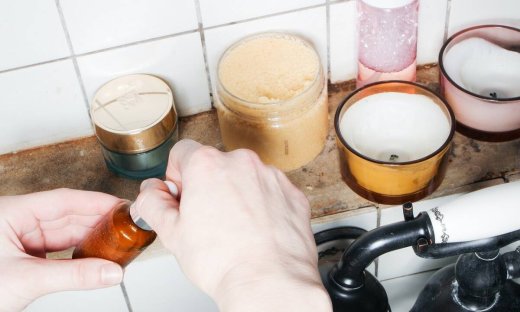 Μπορώ να κολλήσω κορονοϊό από τα καλλυντικά μου;