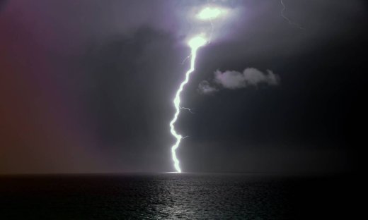 Καιρός: Καταφθάνει ο «Ωμέγα» εμποδιστής - Πού έρχονται βροχές και καταιγίδες την Τρίτη