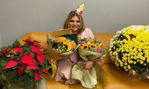 Δανάη Μπάρκα: Γενέθλια στο πλατό της εκπομπής της - Πόσο χρονών έγινε; 