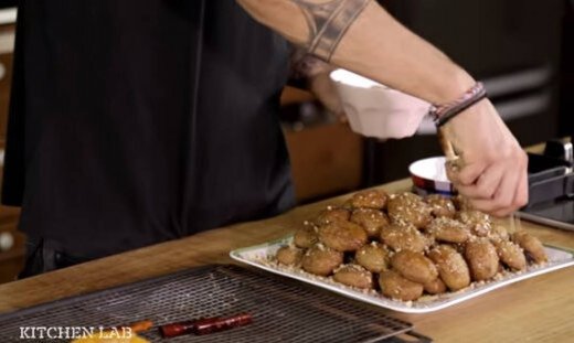 Ετοιμαστείτε για τα Χριστούγεννα και φτιάξτε τα πιο νόστιμα μελομακάρονα από τον Άκη