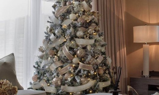 Πώς θα διακοσμήσεις ένα elegant χριστουγεννιάτικο δέντρο με κορδέλες