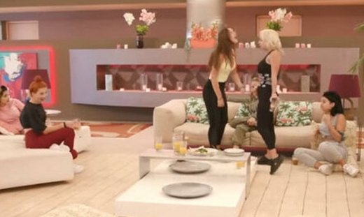 The Bachelor: Ξεφεύγουν τα πράγματα! Ο άγριος καβγάς ανάμεσα σε Ραφαέλα και Ερριέτα