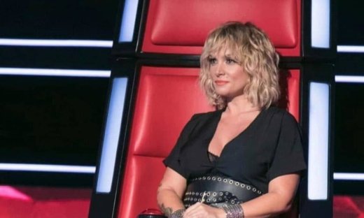 «The Voice of Greece»: Βρήκαμε το κοραλλί κραγιόν της Ελεονώρας Ζουγανέλη