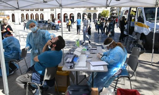 Κρούσματα σήμερα: 2.199 νέα ανακοίνωσε ο ΕΟΔΥ - Στους 111 οι θάνατοι, στους 596 οι διασωληνωμένοι