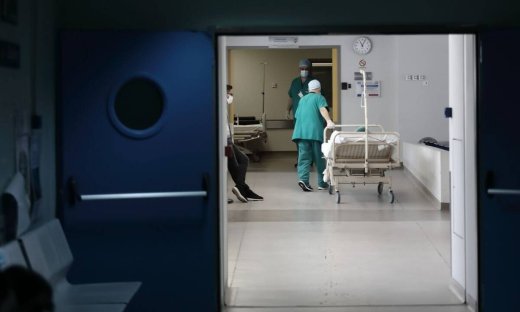 Κρούσματα σήμερα: Ανυποχώρητη η πανδημία - 2.186 νέα σε 24 ώρες, 89 θάνατοι και 613 διασωληνωμένοι