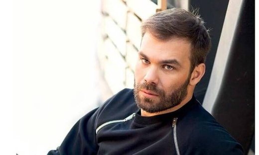 Γιώργος Σαμπάνης: Τραγουδά το τραγούδι που έγραψε στην συμμαθήτρια του από το Γυμνάσιο