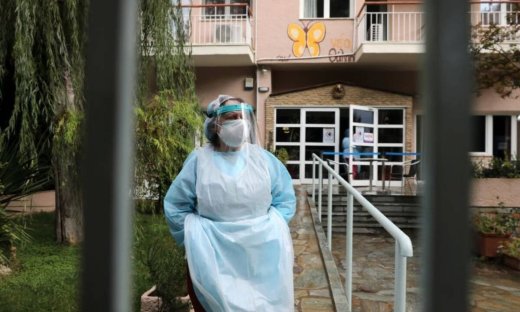 Κρούσματα σήμερα: 1.382 νέα και 102 θάνατοι σε 24 ώρες - «Ασφυξία» στις ΜΕΘ με 579 διασωληνωμένους