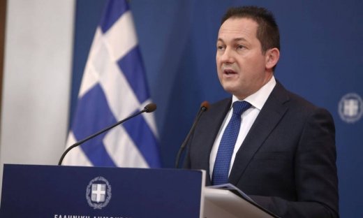 Πέτσας στο Newsbomb.gr: Δεν αλλάζει το όριο των 9 ατόμων για Χριστούγεννα και Πρωτοχρονιά