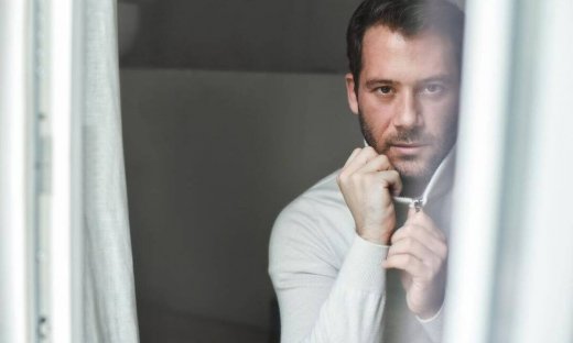 Αντίνοος Αλμπάνης: «Θα ήμουν μίζερος αν έλεγα πως είναι μια χρονιά κακή για την τηλεόραση;»