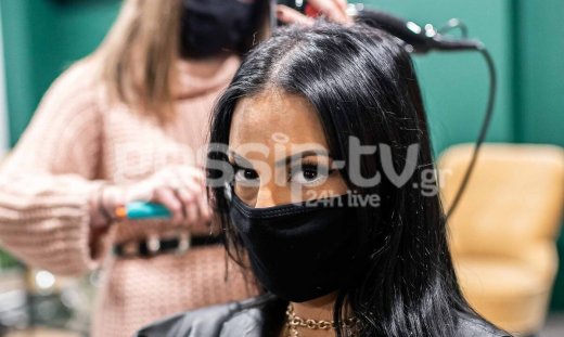 Ποια κρύβεται πίσω από τη μάσκα; (photos)