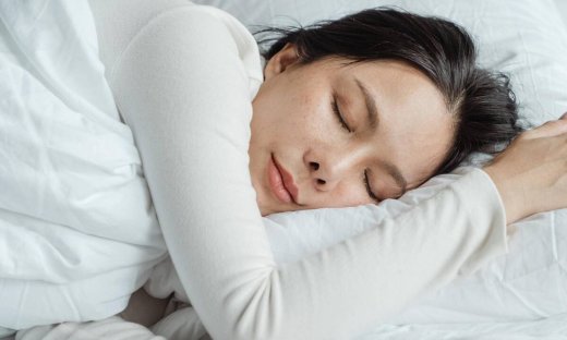 Μήπως τελικά οι γυναίκες χρειάζονται περισσότερο ύπνο απ' ότι οι άντρες;