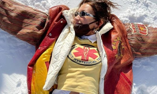 Bella Hadid: Το εξωφρενικό ποσό που έδωσε γι' αυτό το παντελόνι