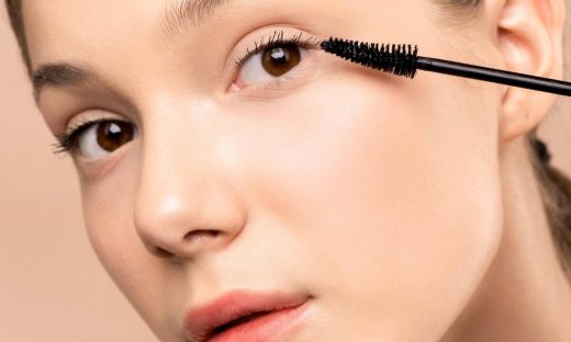 Αυτός είναι ο λόγος που πρέπει να έχεις πάντα ένα primer βλεφαρίδων στο νεσεσέρ σου