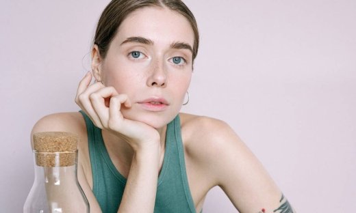 Όλα όσα πρέπει να ξέρεις για να κάνεις detox από την κορυφή ως τα νύχια