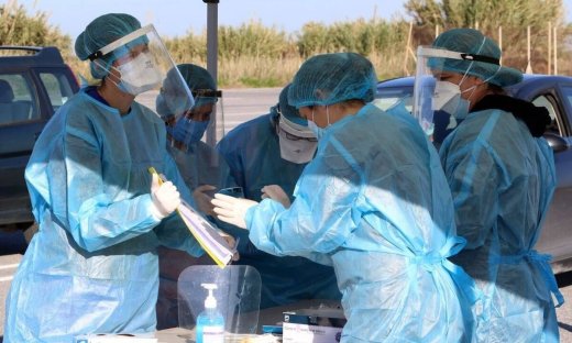 Κρούσματα σήμερα: 816 νέες μολύνσεις, 399 στις ΜΕΘ και 48 νέοι θάνατοι το τελευταίο 24ωρο