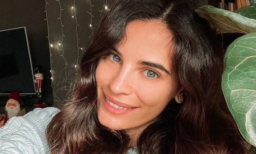 Χριστίνα Μπόμπα:Ποζάρει με κολάν & βλέπουμε τη φουσκωμένη κοιλίτσα της