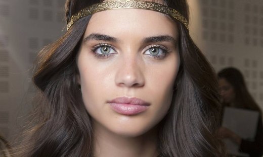 Το hack για να φτιάχνεις καλοσχηματισμένες μπούκλες σε δύο λεπτά