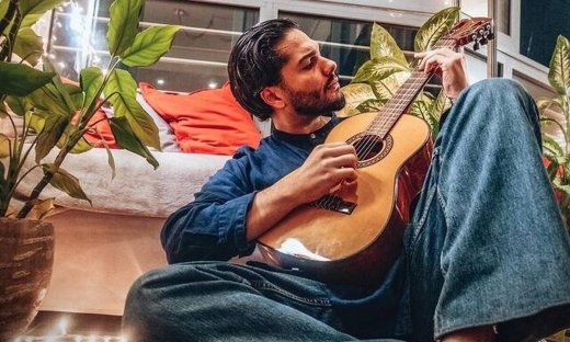 Χρήστος Μάστορας: Μέρες και νύχτες στην υπέροχη μεζονέτα του με θέα την… Ακρόπολη