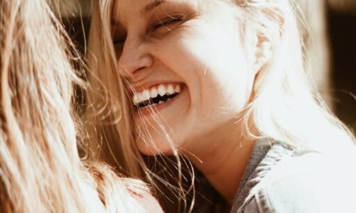 Γιατί μυρίζει άσχημα το στόμα σου και πώς θα το αντιμετωπίσεις;