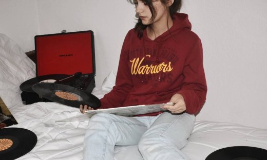 Αυτά τα 6 φούτερ θα σε κρατήσουν ζεστή και στυλάτη στο κρύο