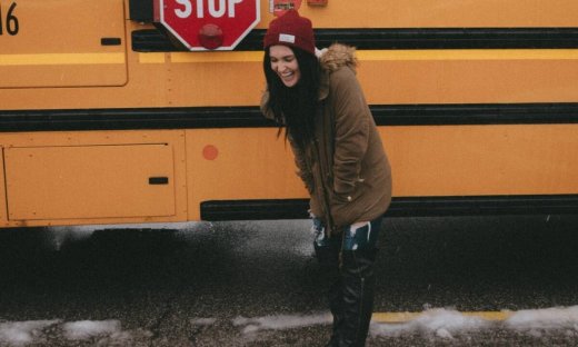 Shopping Guide: Οι ωραιότερες χρωματιστές μπότες για all day εμφανίσεις