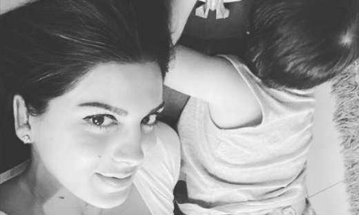 Σταματίνα Τσιμτσιλή: Αγκαλιά με τον γιο της (pic)