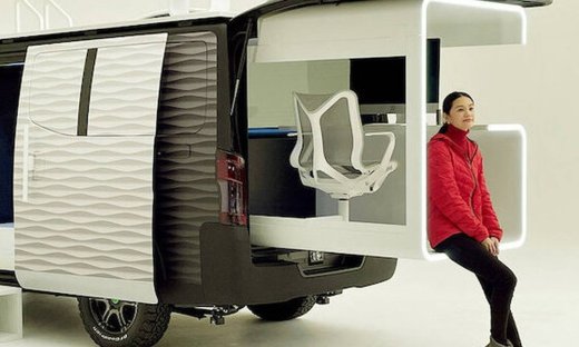 Ένα van με ενσωματωμένο γραφείο μεταφέρει την τηλεργασία σε άλλη διάσταση