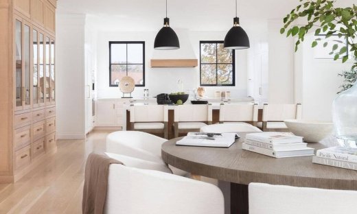 Επαναπροσδιόρισε ένα σπίτι δίπλα στη θάλασσα με μοντέρνα στοιχεία