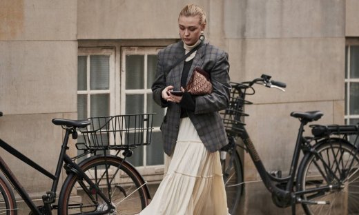 5 ιδανικοί συνδυασμοί για να δείχνεις πιο λεπτή με την αγαπημένη σου φούστα