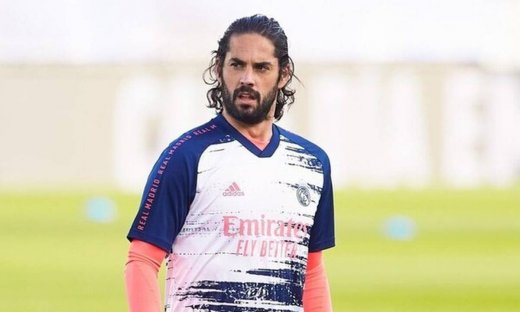 Επικό βίντεο: Ο Ίσκο σηκώθηκε για ζέσταμα και έκανε 1:20 για να φτιάξει τα μαλλιά του!