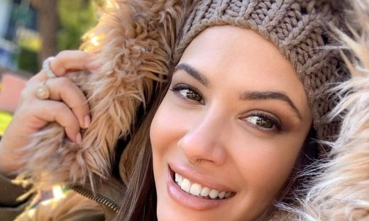 Η Λάουρα Νάργες βρήκε το πιο στυλάτο αξεσουάρ του φετινού χειμώνα