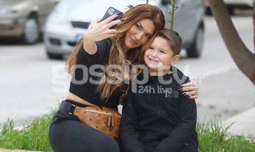 Ηλιάδη-Γκέντσογλου: Ο γιος τους είναι ένας κούκλος και βγάζει με τη μαμά του selfie!