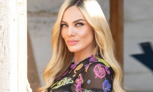 Η Ιωάννα Μαλέσκου πόζαρε με mini φούστα: Δες αυτά τα 8 απίστευτα σχόλια