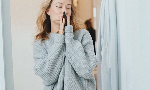 Η Olivia Wilde φόρεσε τα πιο κομψά και οικονομικά sneakers αυτής της σεζόν