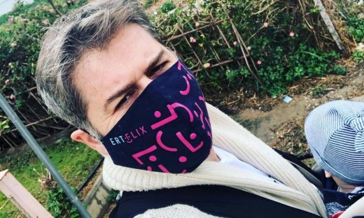 Αλέξανδρος Μπουρδούμης: Μπήκε στην κούνια του γιου του - Δείτε φώτο