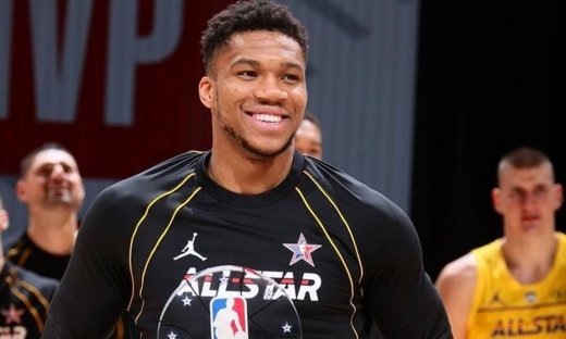 Οι τρυφερές στιγμές του Γιάννη με τον γιο του στο παρκέ πριν το τζάμπολ (vid&pics)