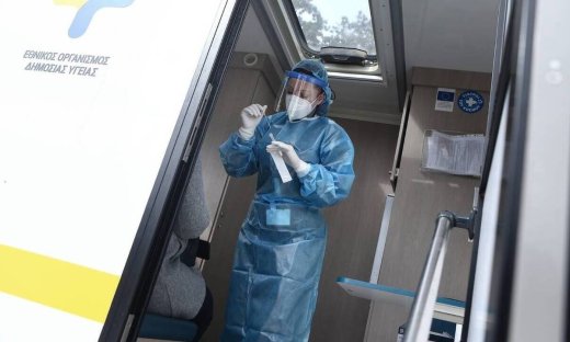 Κρούσματα σήμερα: 2.405 νέα ανακοίνωσε ο ΕΟΔΥ - 49 θάνατοι σε 24 ώρες, στους 521 οι διασωληνωμένοι