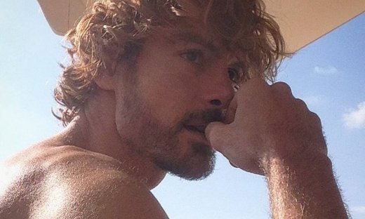 Άγριες Μέλισσες: 15 «καυτές» photos του Κωνσταντή που δύσκολα θα αντέξεις