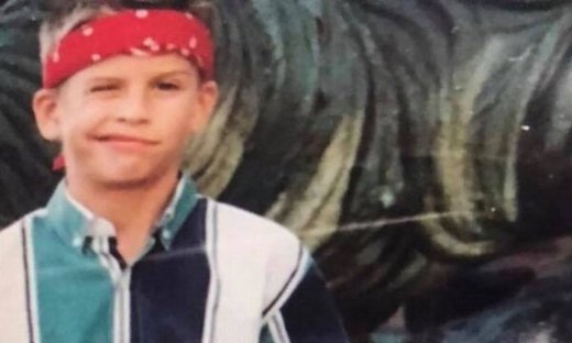 Aναγνωρίζετε το αγοράκι της φωτογραφίας; Δεν πάει ο νους σας ποιος ειναι!