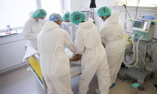 Τραγωδία στην Θήβα: Πέθανε η μητέρα της 16χρονης που «έφυγε» από κορονοϊό