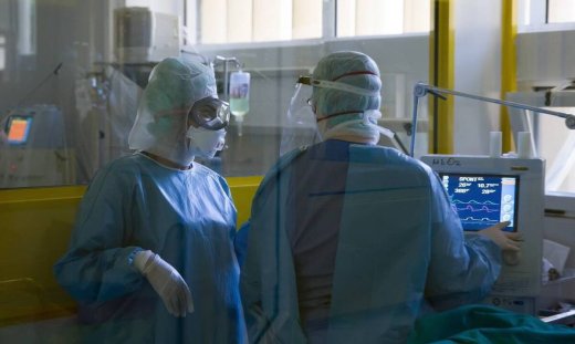 Κορονοϊός: «Βόμβα» Παγώνη – «Μπορεί να φτάσουμε και τους 1.000 διασωληνωμένους»