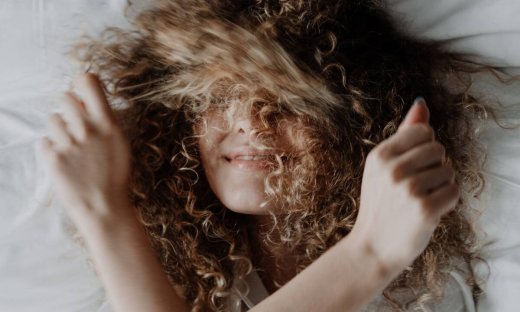 Δες τι συμβαίνει όταν αφήνεις μία μάσκα για πάρα πολλές ώρες στα μαλλιά σου