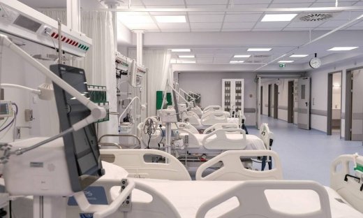 Κορονοϊός: «Πόλεμος» για τις ΜΕΘ -  Τα στοιχεία του υπουργείου Υγείας και η εικόνα της ΠΟΕΔΗΝ 