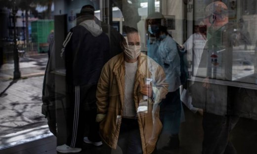 Κρούσματα σήμερα: «Ζωσμένη» η Αττική, ανακοινώθηκαν 1.383 νέες μολύνσεις - Στα ύψη και η Θεσσαλονίκη