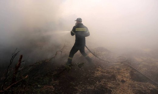 Φωτιά Άνδρος – Ρεπορτάζ Newsbomb.gr: Εκκενώνεται οικισμός – Σπεύδει η ΕΜΑΚ, αεροσκάφη και ελικόπτερο