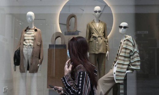 Λιανεμπόριο: Σηκώνει σήμερα ρολά με αυστηρά μέτρα - Έκτακτο επίδομα για τις κλειστές επιχειρήσεις