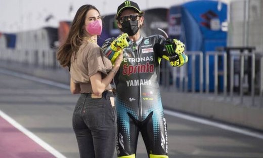 Σύντροφος Βαλεντίνο Ρόσι: «Είναι δύσκολο να κοιτάζουν όλοι τα οπίσθιά σου»