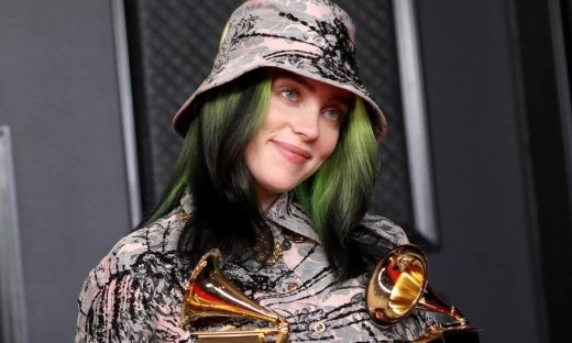 Billie Eilish: Αυτό είναι το cool αξεσουάρ που δεν αποχωρίζεται