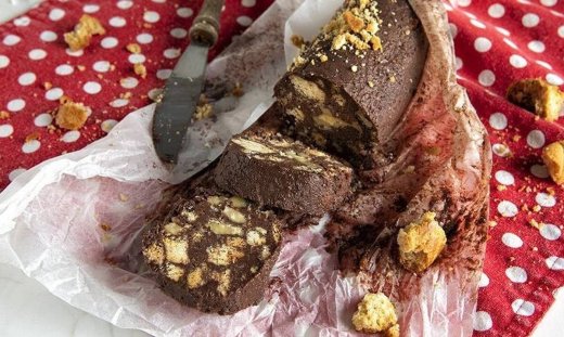 Κορμός σοκολάτας με πασχαλινά κουλουράκια από τον Άκη Πετρετζίκη